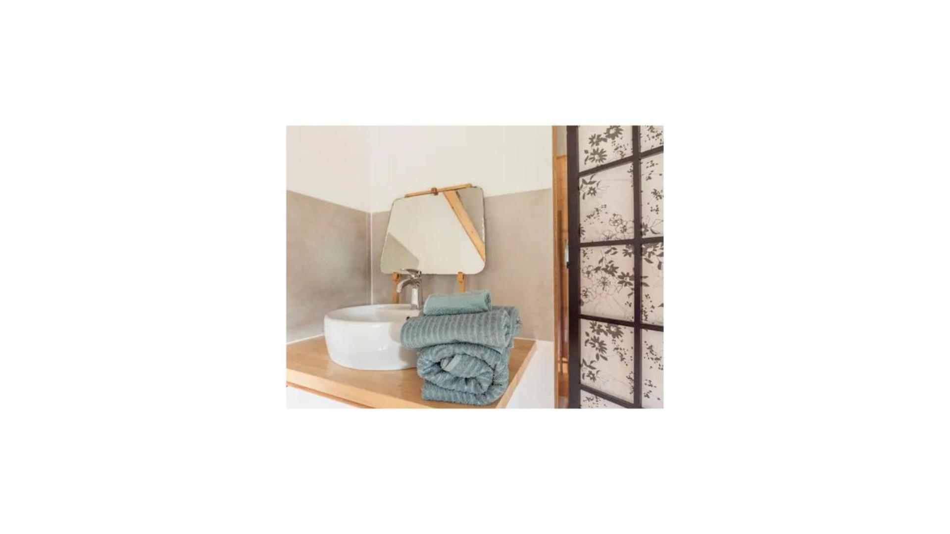 Chambre Triple Deluxe - Gite De La Louve Fougax-et-Barrineuf Buitenkant foto